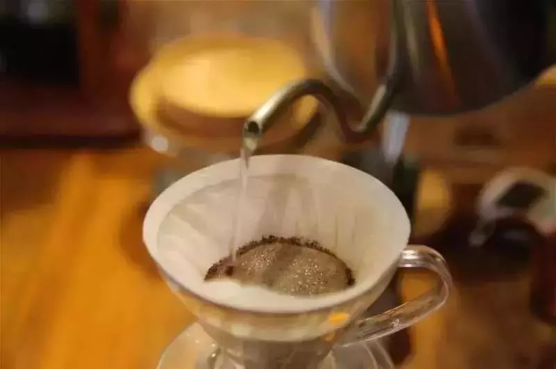 爲什麼衝咖啡要用細口壺 咖啡手衝壺和普通壺在衝煮時有什麼區別