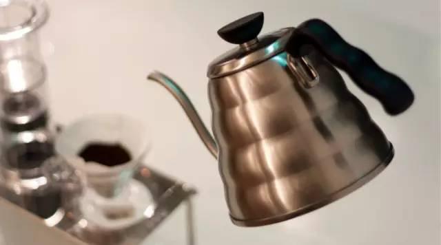 精品咖啡的自我修養-教你如何選購一個好的手衝壺