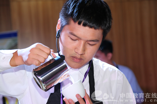 咖啡製作裏的大學問，浙經院大學生來了一場咖啡技能秀