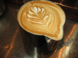 咖啡拉花的小技巧  學會做好一杯意式咖啡的唯美拉花
