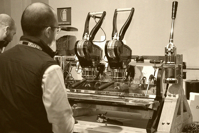咖啡設備:La Marzocco剛柔並重的新機La Curva