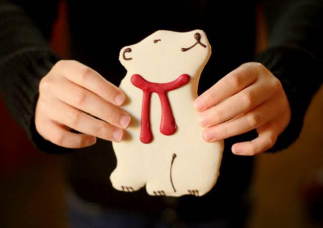 星巴克被消費者罵慘，偷懶聖誕杯後，又出一款北極熊被割喉的餅乾