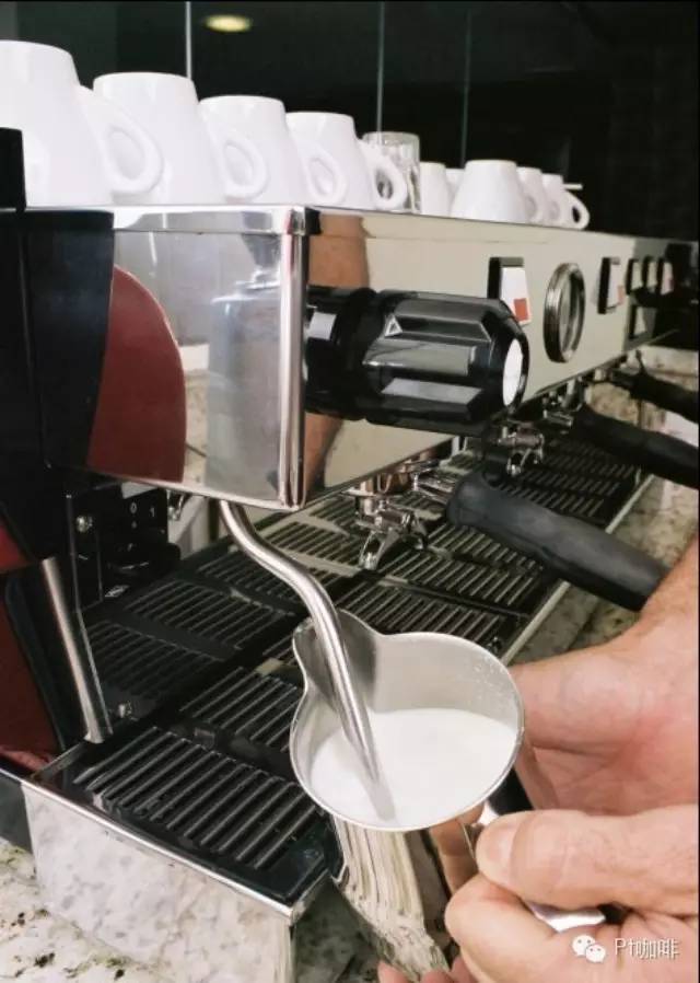 意式咖啡製作教程：談談影響意式咖啡拉花因素之打奶泡的蒸汽量