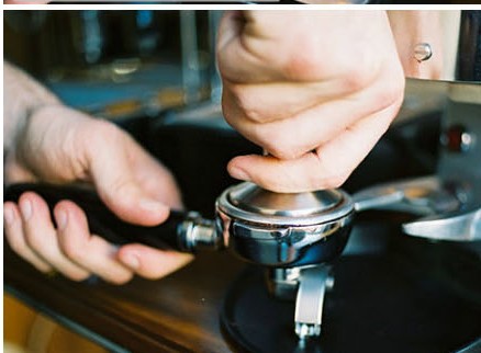 意式咖啡製作教程介紹：Espresso製作 壓粉力度詳細介紹