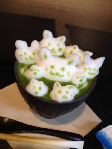 日本甜品店製作3D抹茶咖啡拉花 用小貓咪感受抹茶咖啡的萌態