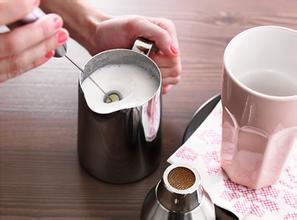 咖啡奶泡打奶器的選擇與使用