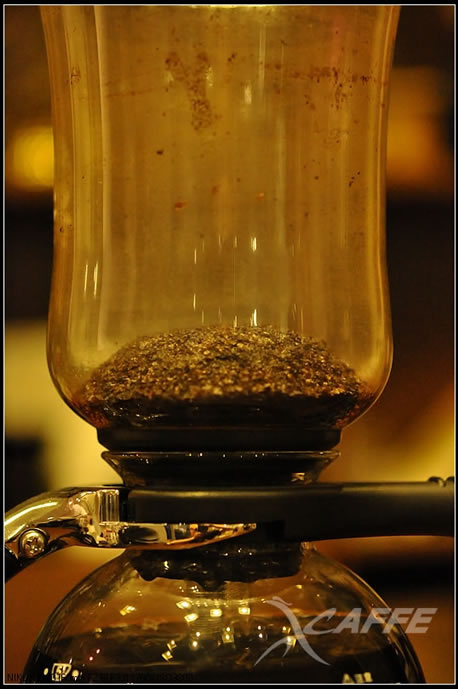 咖啡衝煮方式知識要點：使用虹吸壺的技巧和常見的誤區解析介紹