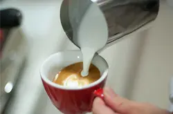 圖解;咖啡拉花圖案鬱金香的製作 解析咖啡奶泡與濃縮咖啡的融合