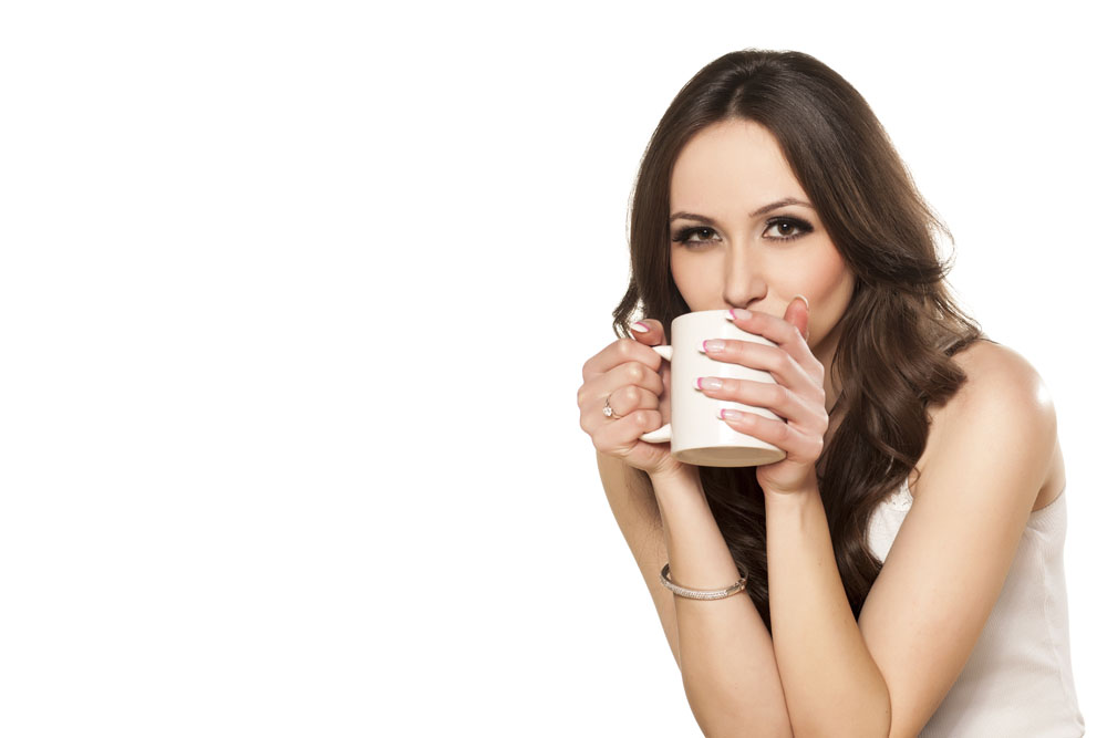 喝咖啡要把咖啡杯端起來 從你端咖啡杯的姿勢來測試你的性格