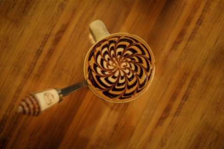 摩卡咖啡：亞洲也門、埃塞俄比亞單品及巧克力醬調味的花式咖啡