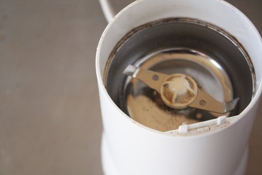 磨豆機清理竅門 咖啡豆磨豆機的保養 電動磨豆機與手動磨豆機介紹