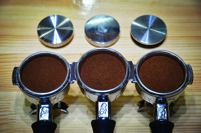 咖啡壓粉的力度及技巧 壓粉力度的大小對咖啡的品質具有極大影響