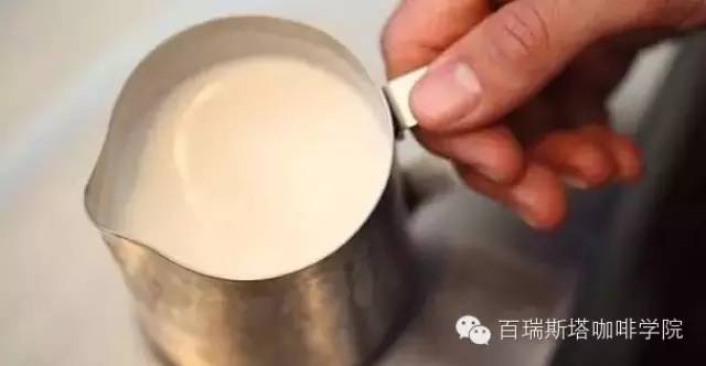 打出完美奶泡你需要知道的事  掌握意式咖啡打奶泡拉花的技術技巧