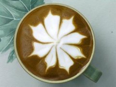 一杯品質良好的咖啡，趁熱飲用則是咖啡的禮節