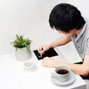 Di Wu設計：DIY拼圖咖啡桌
