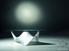 流線型設計的黃貂魚咖啡桌