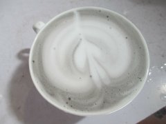 用洗潔精和墨水練習咖啡拉花，效果還不錯