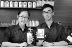 南京大三男生開起國內第一家“電子書咖”