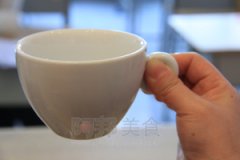 精品咖啡基礎常識 拿咖啡杯的正確姿勢
