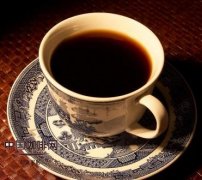 喝咖啡過量會導致體內黑色素聚積使膚色黯淡