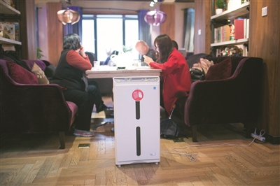 浙江咖啡店裝了8臺空氣淨化器 客人要收＂空氣淨化費＂
