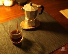 摩卡壺的煮法 摩卡壺是意大利人衝調咖啡的方法