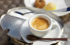 地中海咖啡製作 咖啡杯中的香料