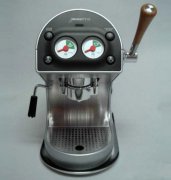 咖啡機基礎常識 經典跑車造型的咖啡機