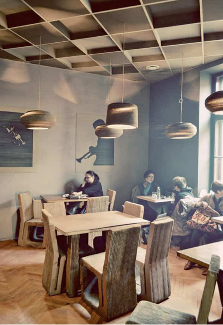 一間“紙”做的咖啡館