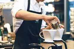 杭州首家星巴克臻選品牌亮相 咖啡巨頭改玩手衝