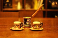 土耳其咖啡 使用銅製的長柄壺“伊碧可”