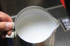 認識奶泡提升咖啡拉花技術 拉花的技巧