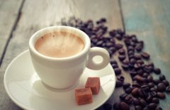 最新研究咖啡是如何工作的，咖啡中的咖啡因如何給大腦提神？