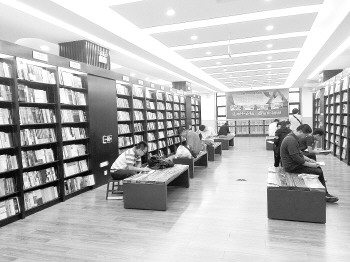 電商衝擊催生“書店+”模式 實體書店都快成了咖啡休閒店
