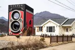 雙反相機建築造型的咖啡館 Dreaming Camera Coffee Shop