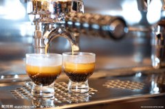 完美咖啡拉花的三步驟——萃取咖啡/打奶泡/拉花