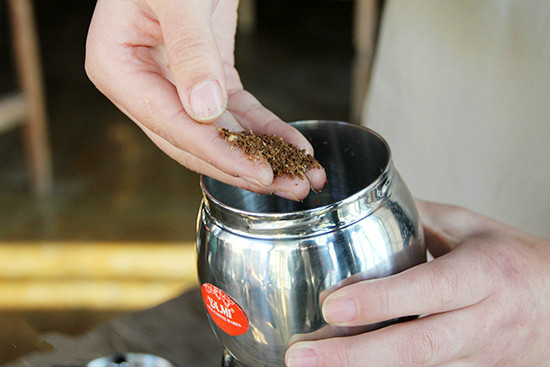 如何用摩卡壺製作精品咖啡？