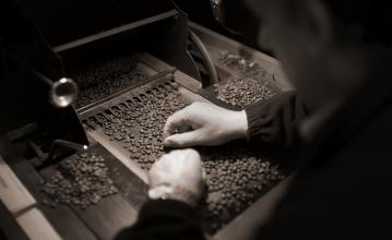 阿拉比卡咖啡豆怎麼磨手動磨阿拉比卡咖啡豆機器磨阿拉比卡咖啡豆