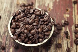 藍山咖 啡是由當地最好的生咖啡豆製成