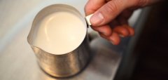 如何製作出細膩的奶沫打發牛奶小技巧意式拼配咖啡豆 咖啡館的咖