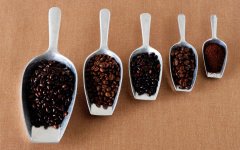 摩卡“巧克力色”的咖啡豆巧克力的咖啡意式拼配手衝