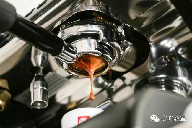 意式咖啡的製作（espresso的製作）新鮮的意式拼配咖啡豆 濃郁風