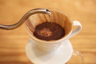 中國的咖啡消費金額爲2000億元人民幣左右-消費以每年25%的速度增