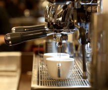 咖啡機的保養和維護：如何清理水垢和油垢處理
