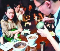 武漢人喝咖啡談事成常態