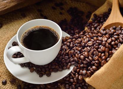 究竟是深焙咖啡因含量比較多，還是淺焙咖啡因含量比較多