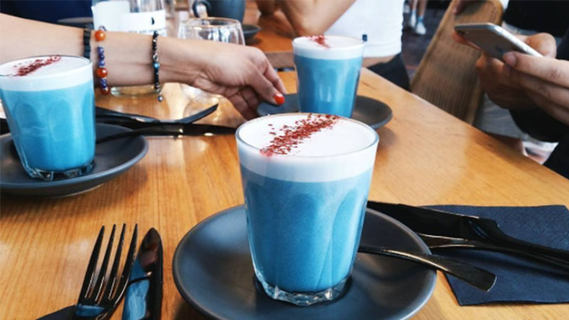 來自墨爾本咖啡廳的藍色小精靈，健康又美味藍色拿鐵