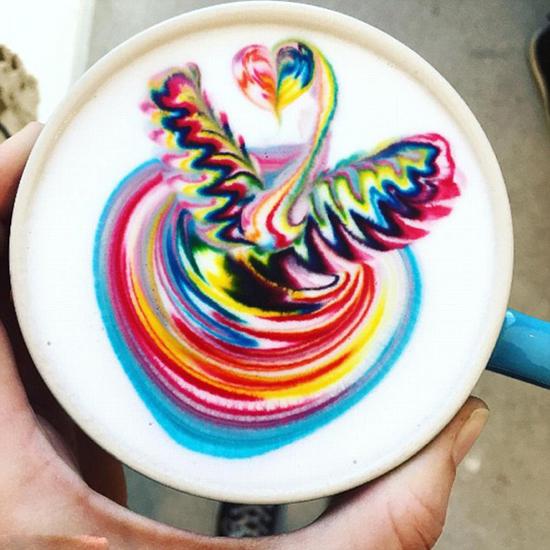 澳天才咖啡師在短短一週內製作出300多杯彩虹拉花拿鐵