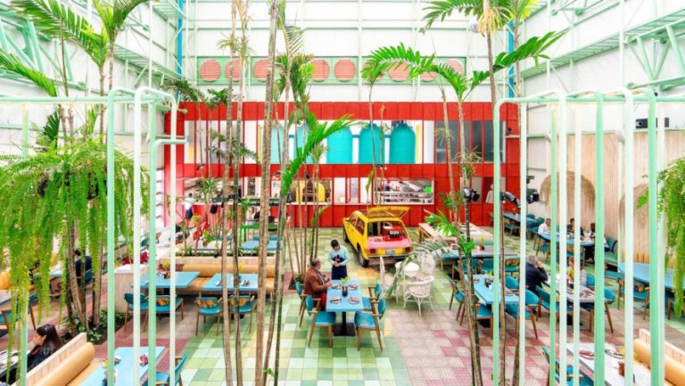 危地馬拉的奇葩咖啡館：熱帶叢林搭配老爺車打造趣味空間