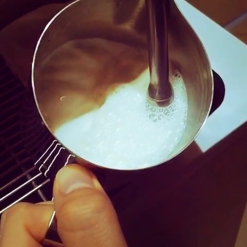 咖啡機怎麼打奶泡